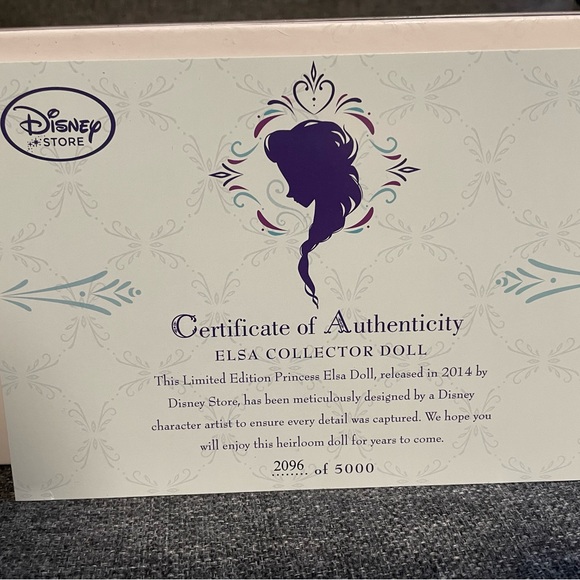 Limited edition 1 of 5000 17” Elsa coronation doll - Picture 6 of 7